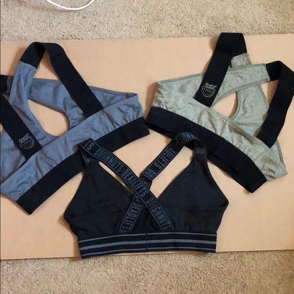 front keyhole sports bra